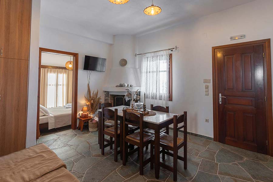 The dining table in the Bougainvillea apartment